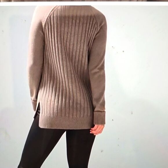 White House Black Market Long sleeve ribbed tunic. Taupe color. Size XSmall - Picture 2 of 11